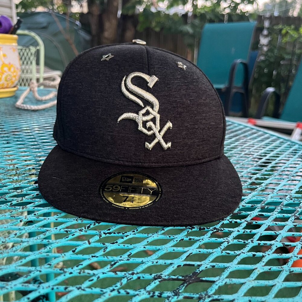 New Era MLB Chicago White Sox Logo 59Fifty Cap Dark Gray / Gold - size 7 1/4